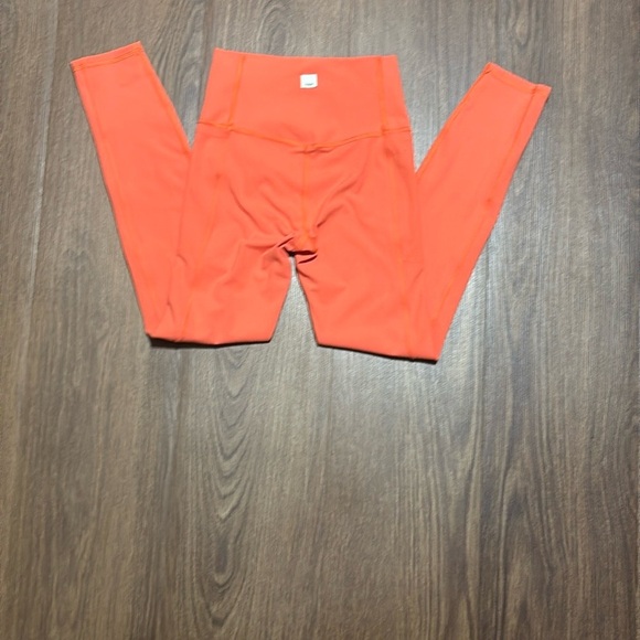 🔥🔥Vuori Vibrant Orange High-Waist Leggings STUDIO Size: XS🔥🔥 - Picture 4 of 14